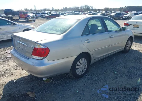 2005 Toyota Camry Le z USA, uszkodzony, nr VIN 4T1BE32K55U034263